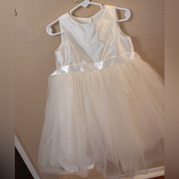 David's Bridal ivory flower girl Dress with Tulle Skirt - Picture 1 of 3